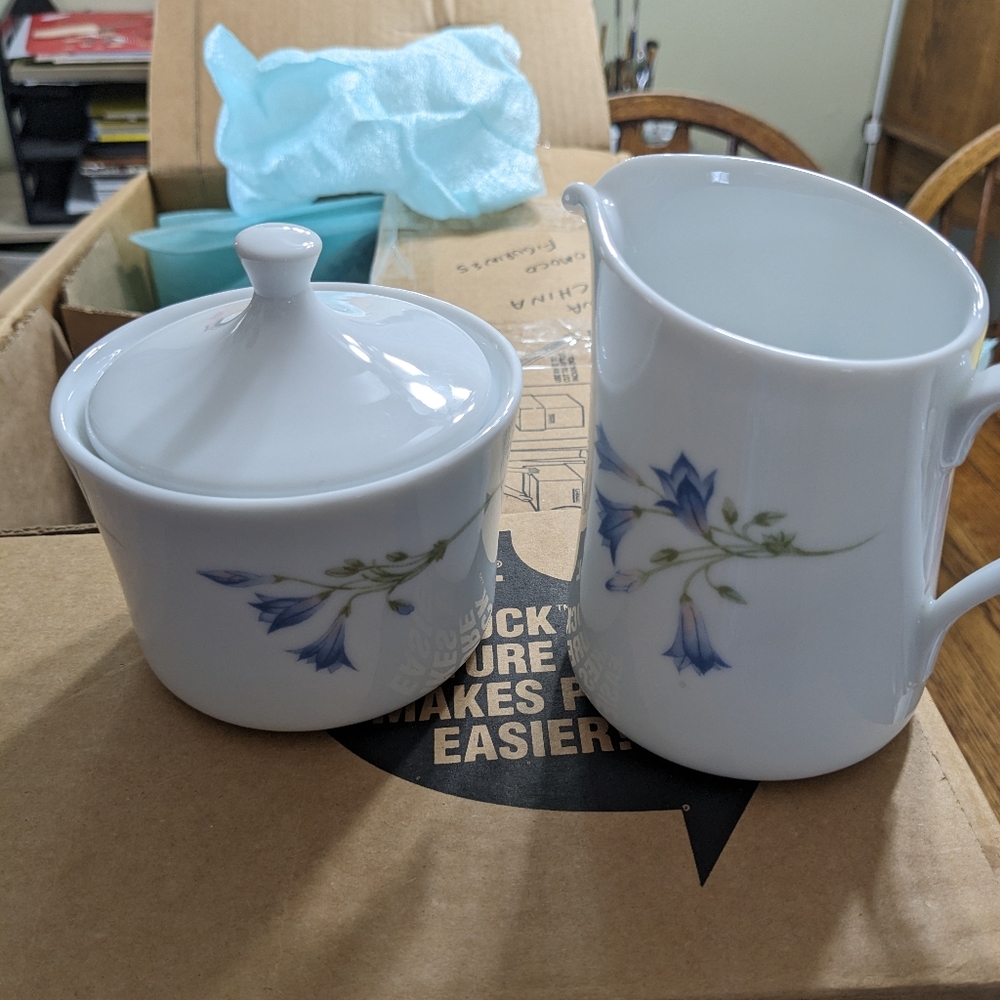 Corning creamer and sugar bowl